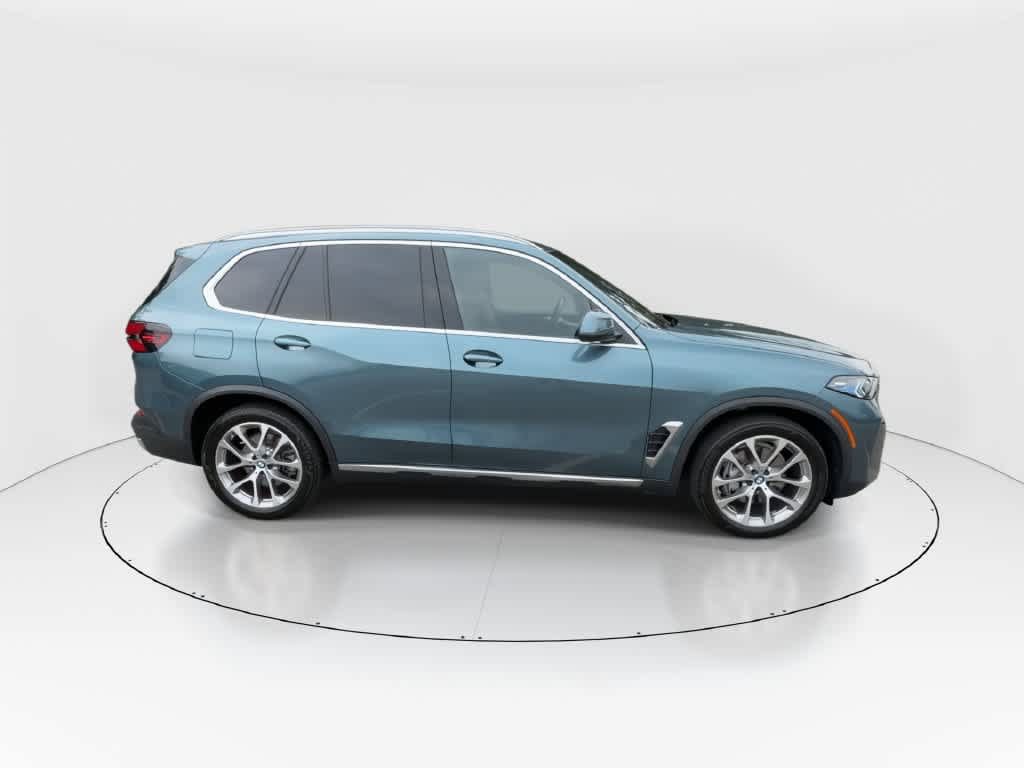 Used 2024 BMW X5 xDrive40i w/ Premium Package AWD/4WD image 9