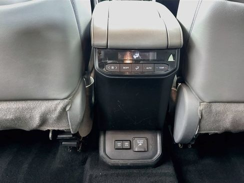 Used 2021 Toyota Highlander Limited AWD/4WD image 26