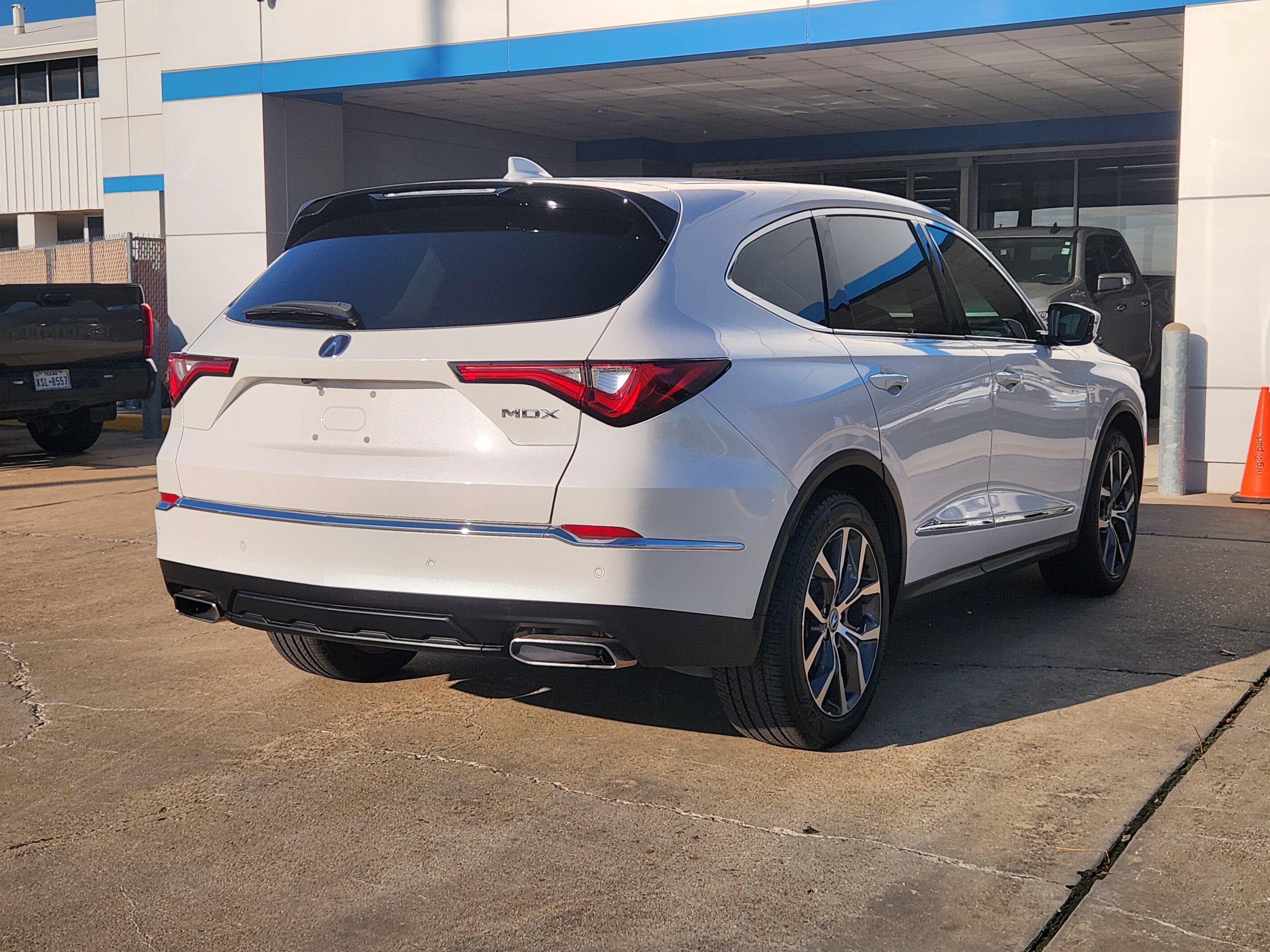 Used 2024 Acura MDX w/ Technology Package FWD image 6