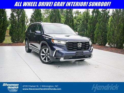 Used 2025 Honda Pilot Elite image 1