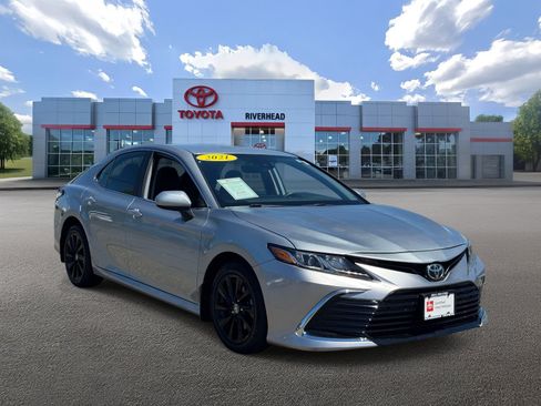 Certified 2021 Toyota Camry LE AWD/4WD image 2