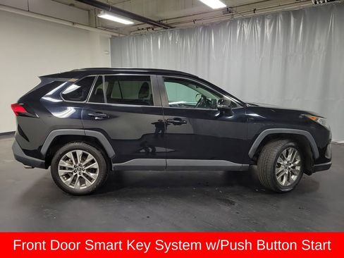 Used 2019 Toyota RAV4 XLE Premium image 9