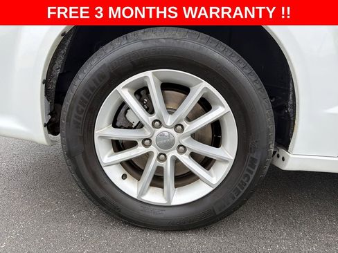 Used 2019 Dodge Grand Caravan SXT image 32