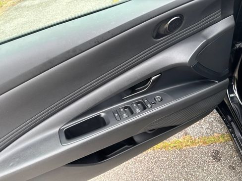 Used 2025 Hyundai Elantra Sport FWD image 13