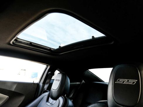 Used 2010 Chevrolet Camaro SS w/ RS Package image 5