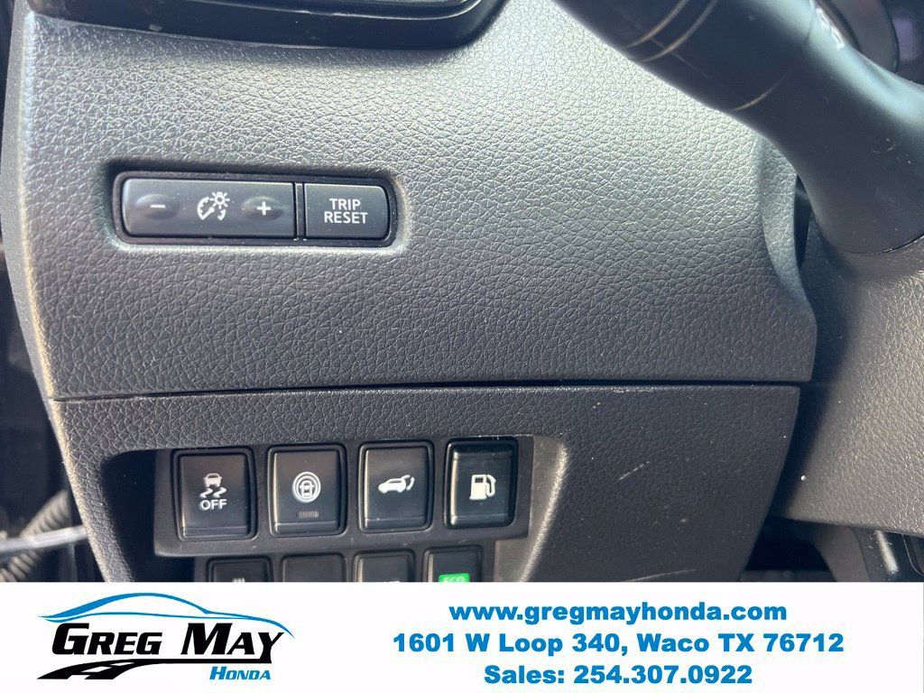 Used 2018 Nissan Rogue SL FWD image 26