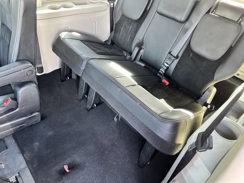 Used 2018 Dodge Grand Caravan SXT image 21