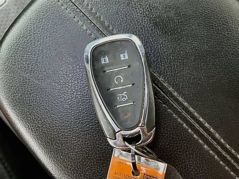 Used 2017 Chevrolet Malibu LT w/ Leather Package FWD image 12