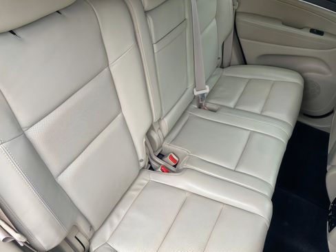 Used 2017 Jeep Grand Cherokee Limited w/ Luxury Group II image 29