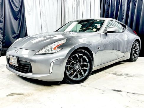 Used 2017 Nissan 370Z Touring image 1