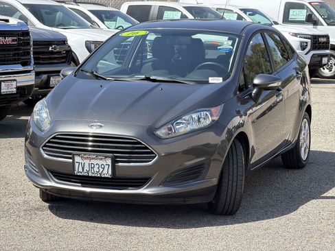 Used 2016 Ford Fiesta SE FWD image 3