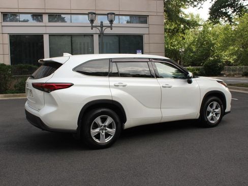 Used 2020 Toyota Highlander L AWD/4WD image 7