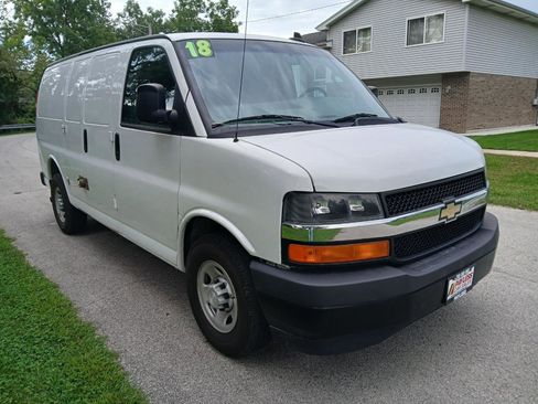 Used 2018 Chevrolet Express 2500 w/ Driver Convenience Package RWD image 4