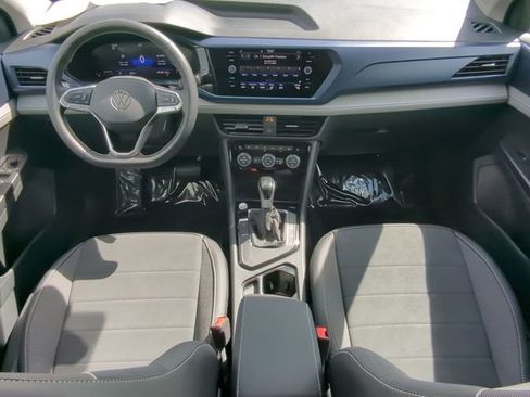 Certified 2024 Volkswagen Taos SE image 12