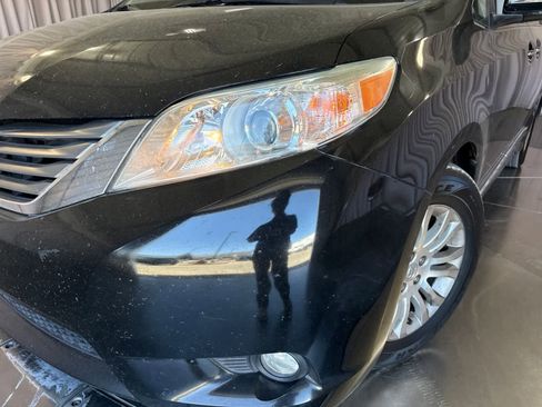 Used 2014 Toyota Sienna XLE w/ XLE Premium Package FWD image 9