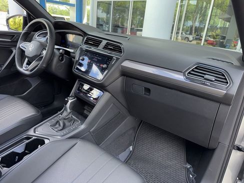 Used 2023 Volkswagen Tiguan SE R-Line image 40