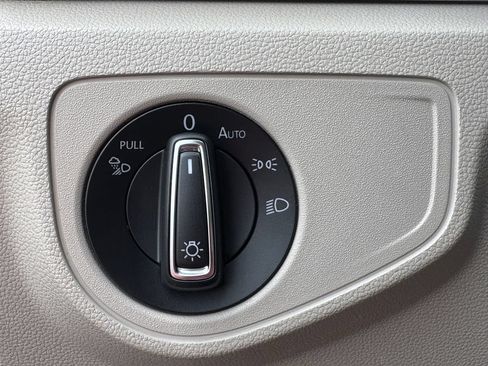 Used 2023 Volkswagen Atlas SEL AWD/4WD image 19