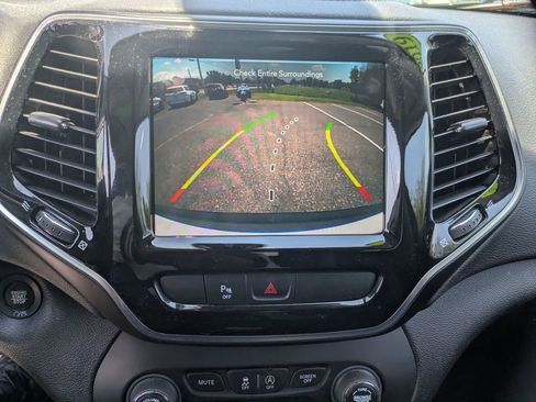 Used 2019 Jeep Cherokee Limited AWD/4WD image 18