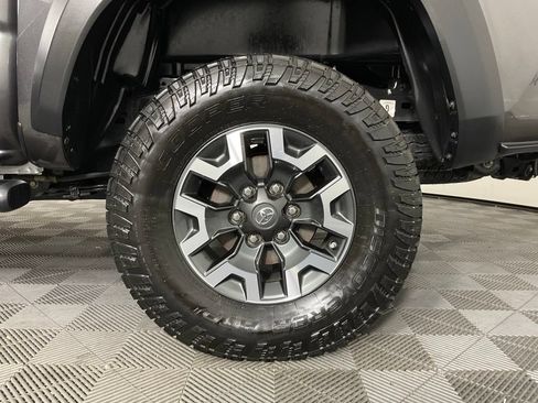 Used 2019 Toyota Tacoma TRD Off-Road w/ Exterior Package AWD/4WD image 10