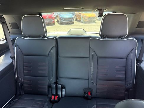 Used 2025 GMC Yukon AT4 Ultimate AWD/4WD image 28