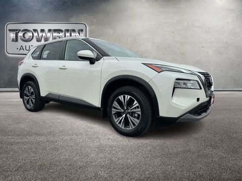 Used 2023 Nissan Rogue SV image 2