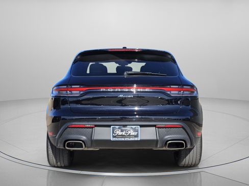 Certified 2025 Porsche Macan image 7