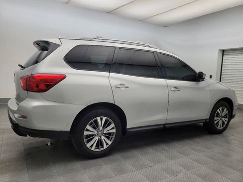 Used 2019 Nissan Pathfinder S image 10