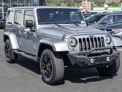Used 2018 Jeep Wrangler Unlimited Sahara AWD/4WD image 17