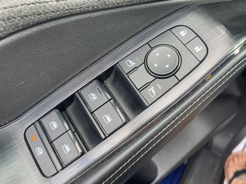 Used 2023 Nissan Rogue SV image 15