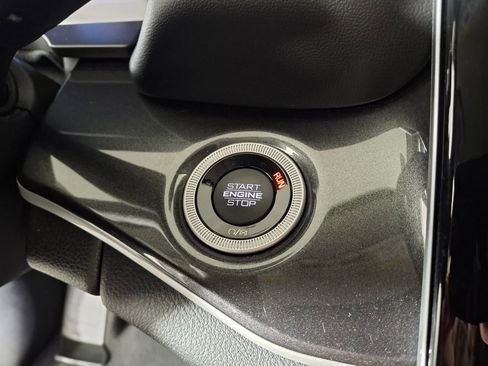 Used 2023 Jeep Grand Cherokee L Laredo image 16