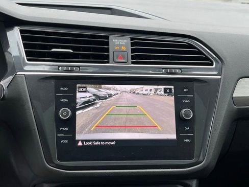 Certified 2021 Volkswagen Tiguan SE w/ Panoramic Sunroof Package image 38