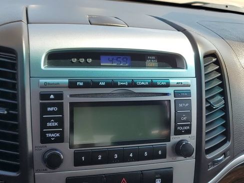 Used 2010 Hyundai Santa Fe Limited AWD/4WD image 17