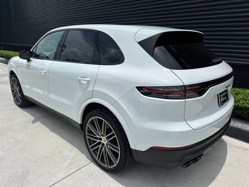 Certified 2023 Porsche Cayenne AWD/4WD image 3