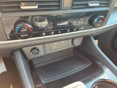 Used 2025 Nissan Rogue SV AWD/4WD image 25
