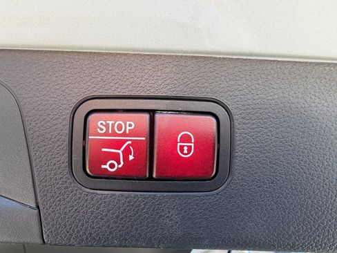 Used 2020 Mercedes-Benz GLC 350e 4MATIC image 44