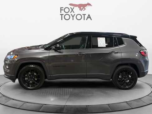Used 2022 Jeep Compass Latitude FWD image 3