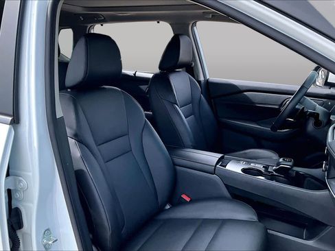 Certified 2024 Nissan Rogue SV w/ SV Premium Package FWD image 9