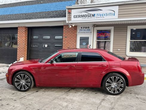 Used 2010 Chrysler 300 S image 2