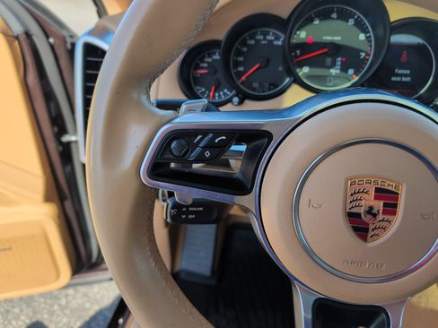 Used 2017 Porsche Cayenne Platinum Edition image 19