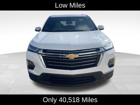 Certified 2023 Chevrolet Traverse LT w/ LT Premium Package AWD/4WD image 2