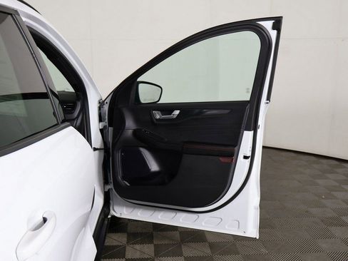 Used 2023 Ford Escape ST-Line FWD image 16