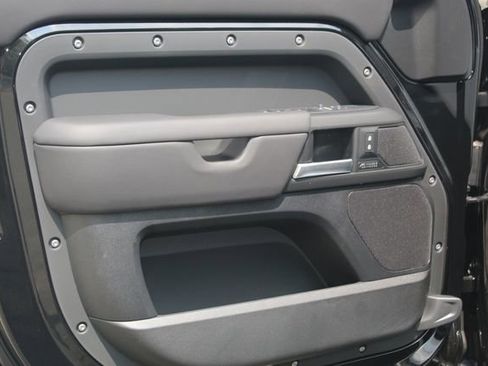 New 2025 Land Rover Defender 130 X-Dynamic SE image 20