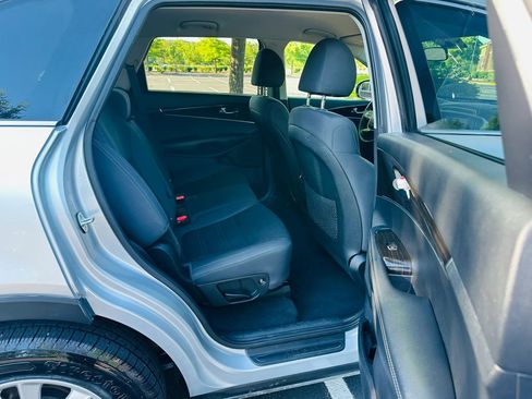 Used 2020 Kia Sorento LX FWD image 12