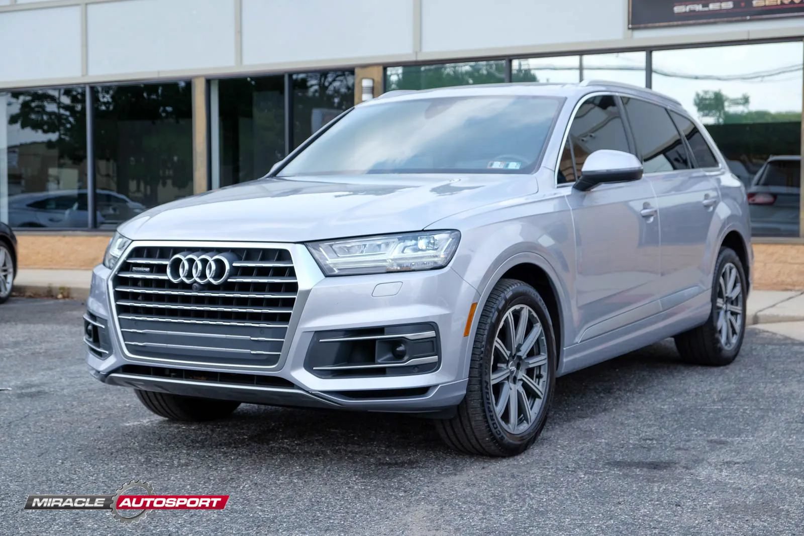 Used 2018 Audi Q7 3.0T Prestige AWD/4WD image 3