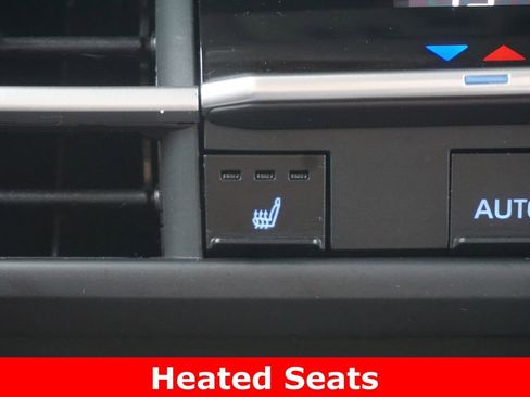 Used 2024 Toyota Sienna XLE w/ XLE Plus Package image 7