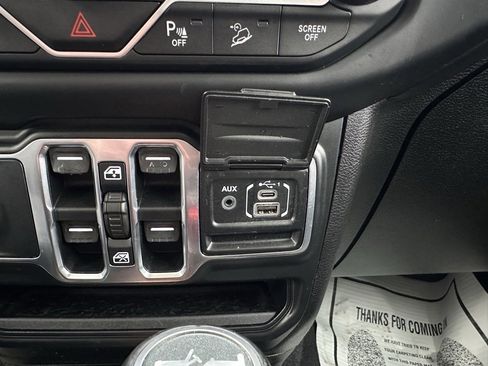 Used 2018 Jeep Wrangler Unlimited Sahara image 25