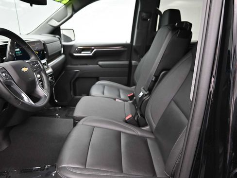 Used 2023 Chevrolet Silverado 1500 LT w/ Leather Package AWD/4WD image 28