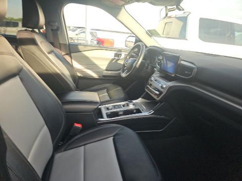 Used 2023 Ford Explorer XLT w/ Equipment Group 202A AWD/4WD image 8