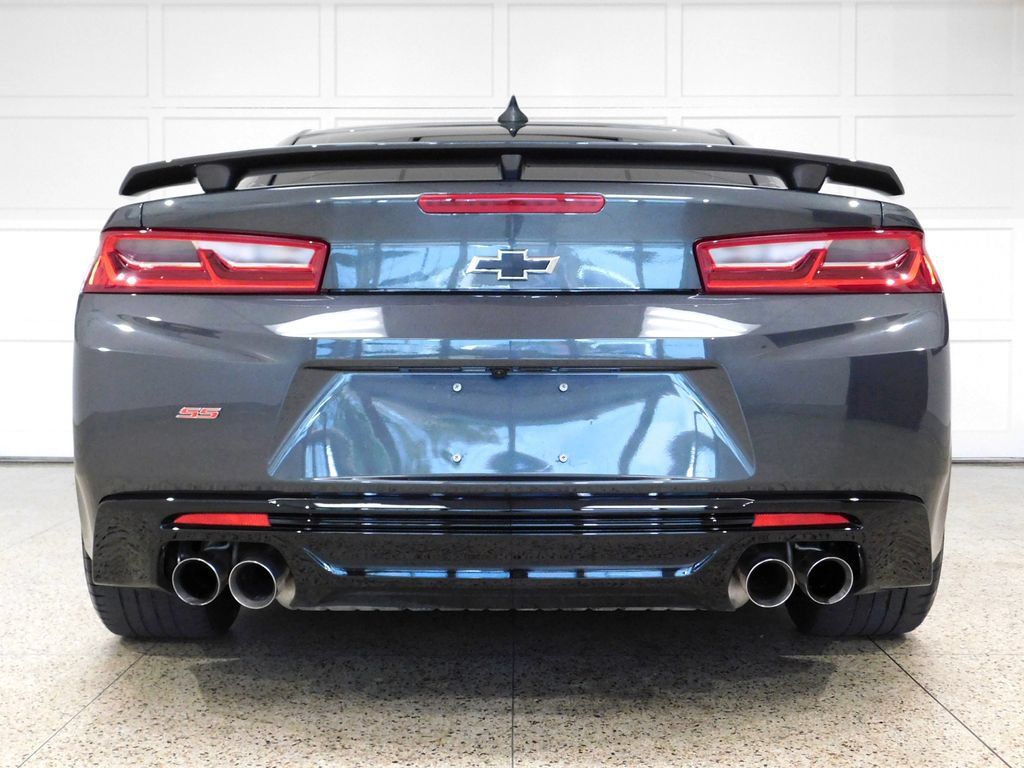 Used 2018 Chevrolet Camaro SS RWD image 5