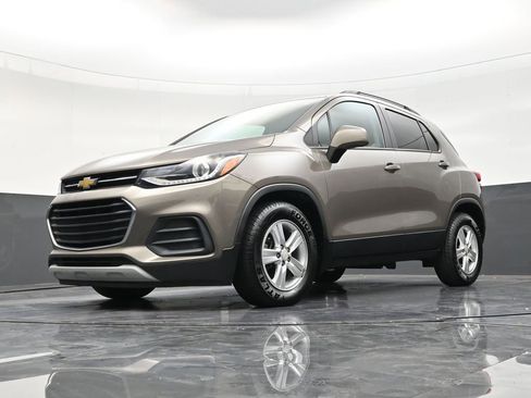Used 2022 Chevrolet Trax LT w/ LT Convenience Package image 21